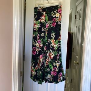 3XP Hawaiian print palazzo pants. Side pockets and slits on each leg